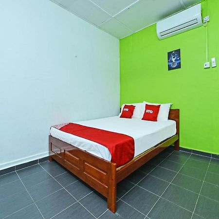 OYO 90315 Chalet Pantai Rantau Panjang Kuala Rompin Bagian luar foto
