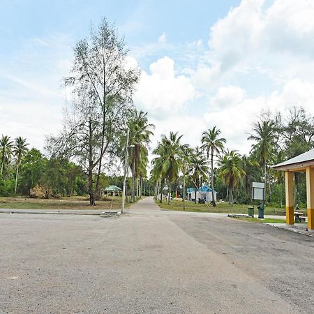 OYO 90315 Chalet Pantai Rantau Panjang Kuala Rompin Bagian luar foto
