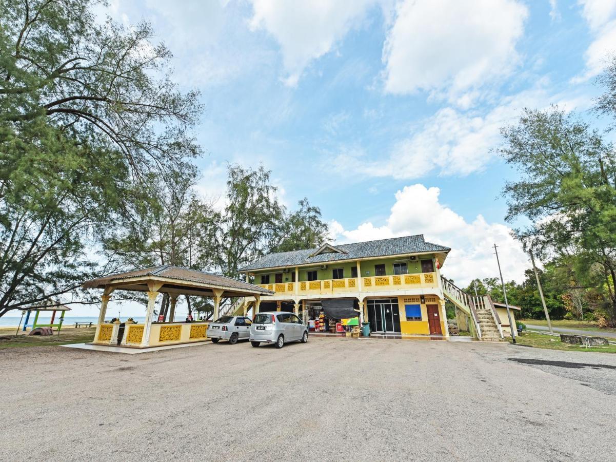 OYO 90315 Chalet Pantai Rantau Panjang Kuala Rompin Bagian luar foto