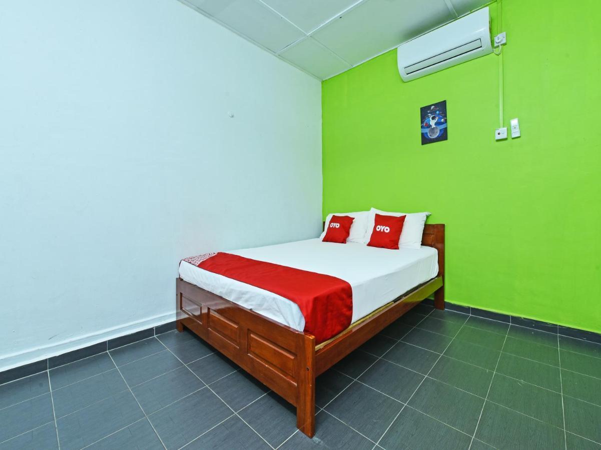 OYO 90315 Chalet Pantai Rantau Panjang Kuala Rompin Bagian luar foto