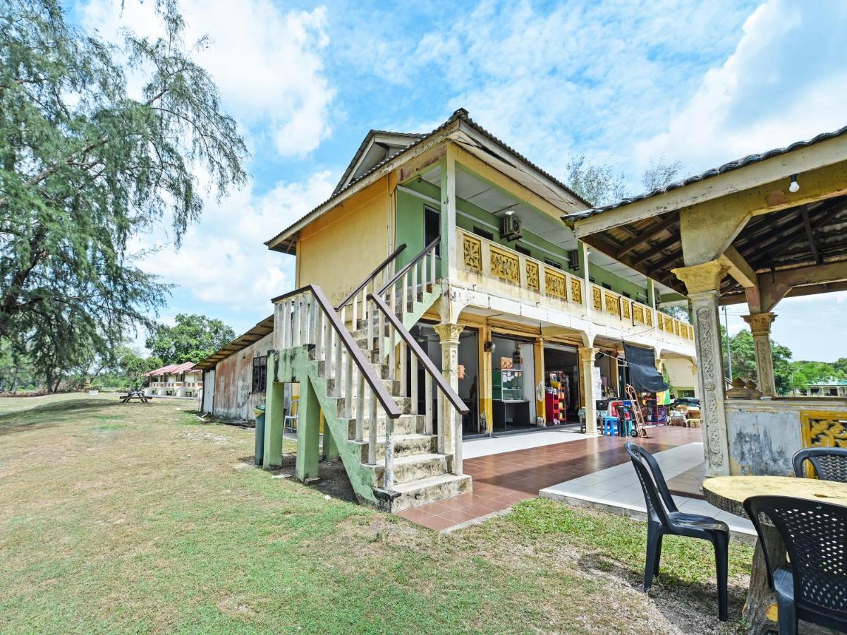 OYO 90315 Chalet Pantai Rantau Panjang Kuala Rompin Bagian luar foto
