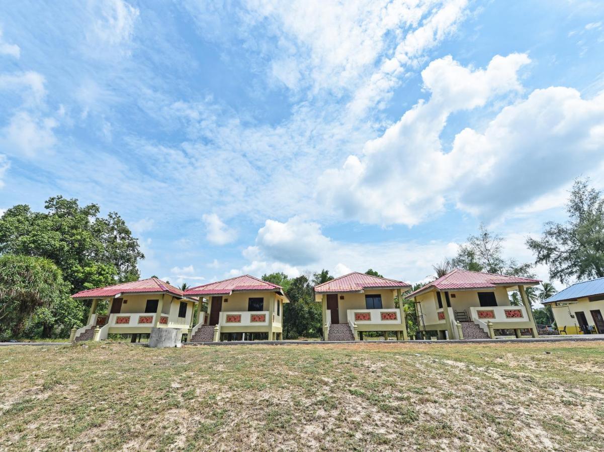 OYO 90315 Chalet Pantai Rantau Panjang Kuala Rompin Bagian luar foto
