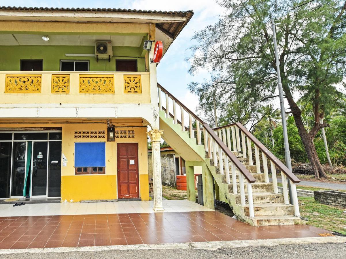 OYO 90315 Chalet Pantai Rantau Panjang Kuala Rompin Bagian luar foto