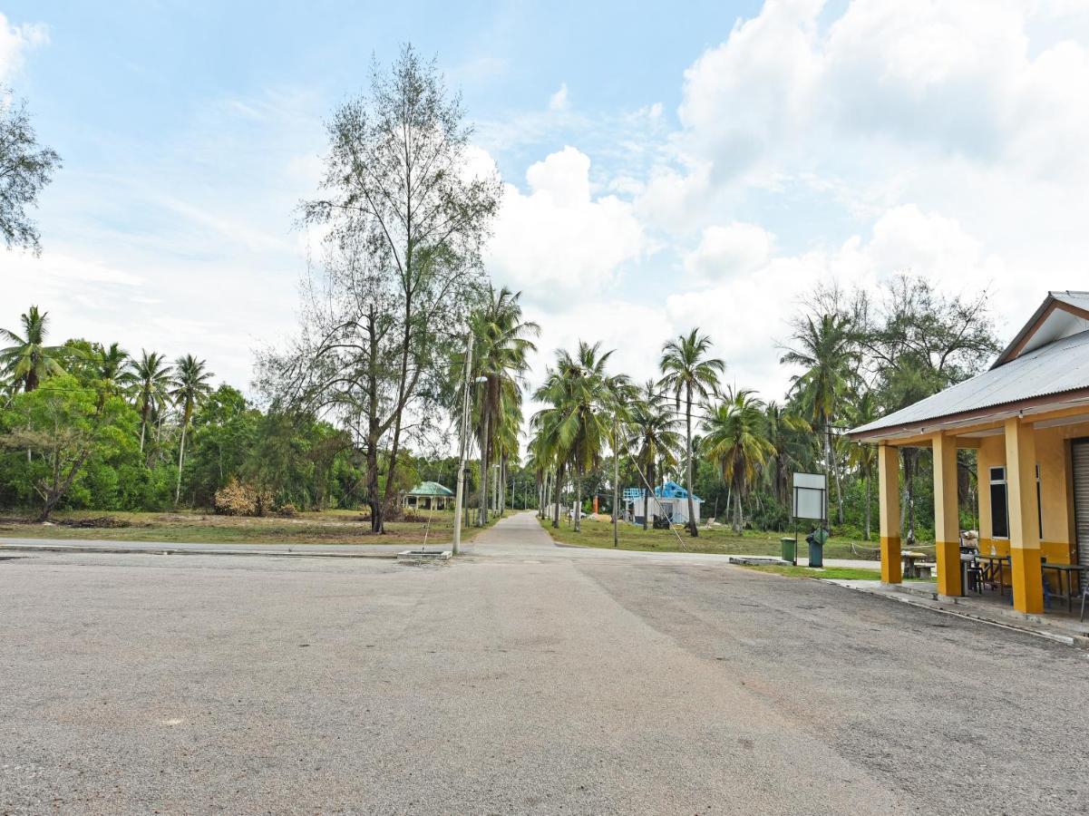OYO 90315 Chalet Pantai Rantau Panjang Kuala Rompin Bagian luar foto