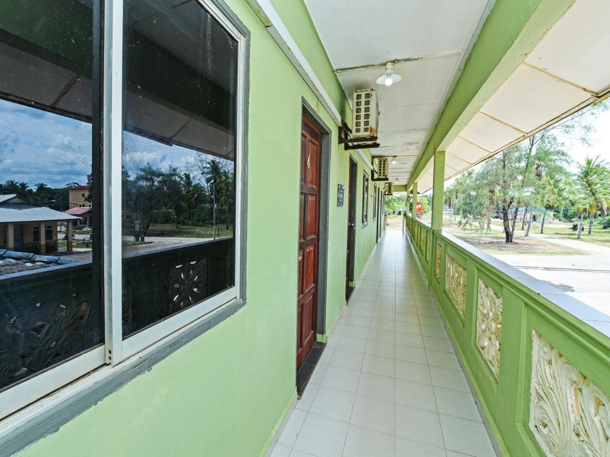 OYO 90315 Chalet Pantai Rantau Panjang Kuala Rompin Bagian luar foto