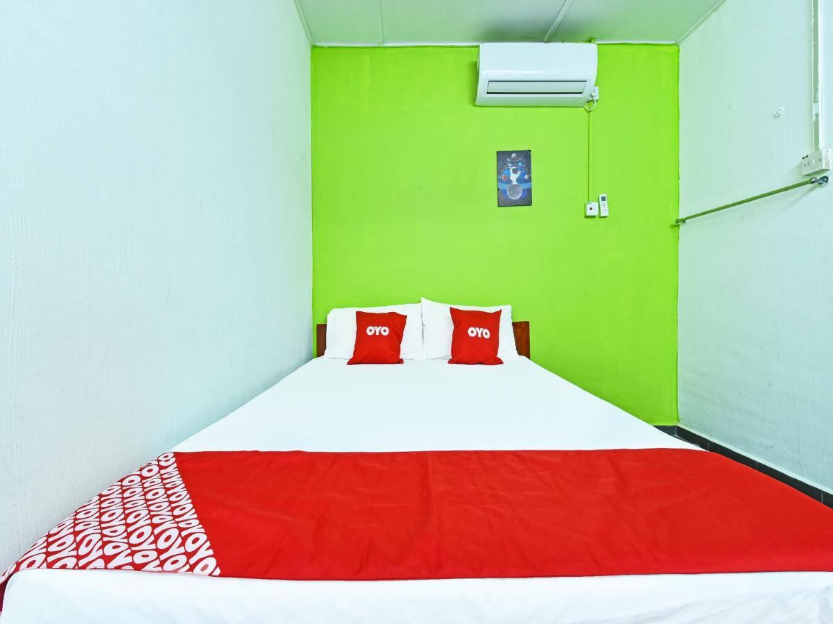 OYO 90315 Chalet Pantai Rantau Panjang Kuala Rompin Bagian luar foto